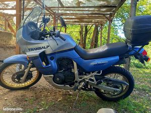 HONDA TRANSALP 600V RALLY TOURING 1990 – 88 375 KM – RÉVISÉE, TRÈS BON ÉTAT