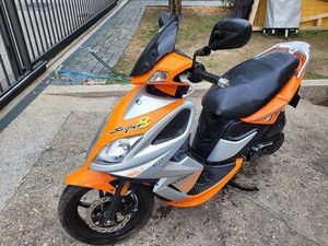 VENDO SCOOTER KYMCO SUPER 8 125 CC CANTON TESSIN -