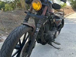 HARLEY DAVIDSON - SPORTSTER IRON 883