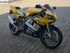 YAMAHA YZF-R1 (RN01)