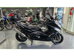 YAMAHA T MAX AKRAPOVIC