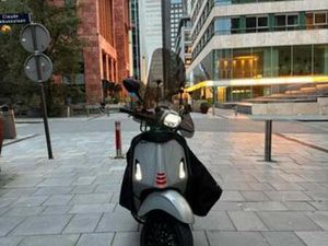 VESPA SPRINT NARDO GREY 50CC (2021) — SCOOTERS | VESPA — MARKTPLAATS