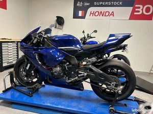 YAMAHA R1 DE PISTE