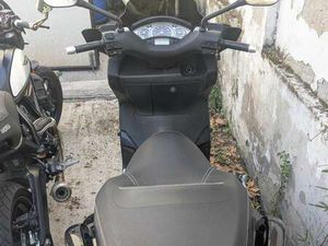 YAMAHA X-MAX 250 NERO