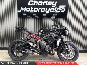 TRIUMPH STREET TRIPLE 765 2023 TRIUMPH 765R BLACK, SPORT NAKED 3855 MILES 765 CC