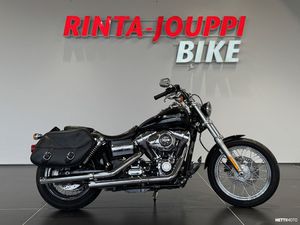 FXDC DYNA SUPER GLIDE CUSTOM A-KORTTI - 14 PÄIVÄN PALAUTUSOIKEUS - NÄYTTÄVÄ DYNA HYVILLÄ LISÄVARUSTE