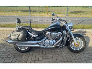 SUZUKI VLR 1800 C INTRUDER KOFFER + HELM