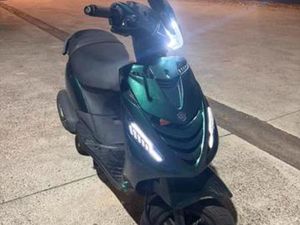 PIAGGIO ZIP 2020 50CC JAGUAR GREEN, — SCOOTERS | PIAGGIO — MARKTPLAATS
