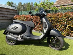 ② VESPA GTS300 NOTTE EDITIE IN TOPSTAAT