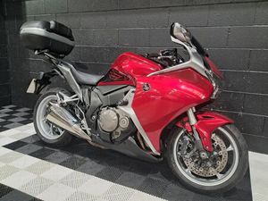 2010 HONDA VFR1200F A VENDRE