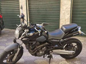 YAMAHA MT-03 VERSIONE DA 33,40 KW (IDONEITÀ PATENTE A2) NERO