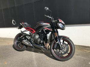 TRIUMPH STREET TRIPLE 675 R