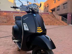 PIAGGIO GTS 300 VESPA GTSUPER NERO