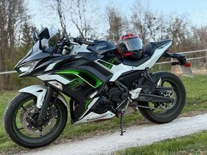 KAWASAKI NINJA 650