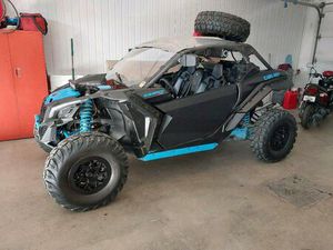 MAVERICK X3 XRC AVEC PORTE D'ALUMINIUM AVEC PNEUS SECOURS, 4 PNEUS NEUF BFGOODRICH KM3,BAR DE SON