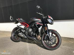 TRIUMPH STREET TRIPLE 675 R