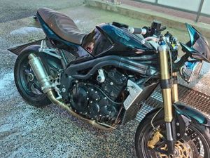 TRIUMPH SPEED TRIPLE 1050