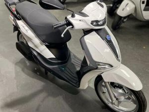 PIAGGIO LIBERTY 125 VERSCHIEDENE FARBEN, INKL. JETHELM LS2 SPHERE