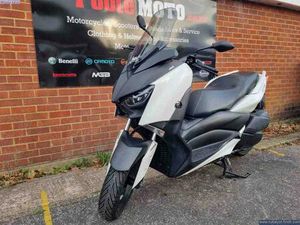 YAMAHA XMAX 300