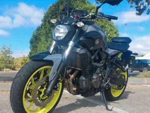 YAMAHA - MT 07 ABS AKRAPOVIC