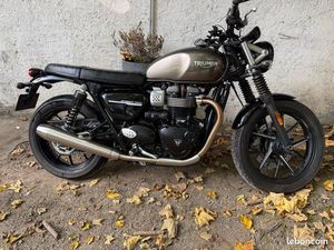 MOTO TRIUMPH BONNEVILLE