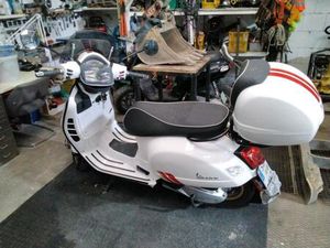 VESPA GTS SUPER SPORT 300 RACING SIXTY