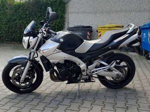 SUZUKI GSR 600 NERO
