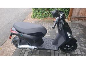 PIAGGIO ONE ELEKTROROLLER ROLLER 45KMH