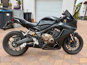 HONDA CBR 650R, GERINGE LAUFLEISTUNG IM TOP-ZUSTAND
