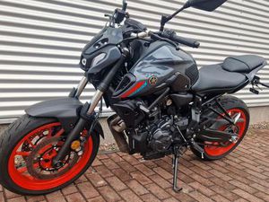 YAMAHA MT07 GREY /RED