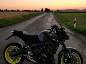 YAMAHA MT-09