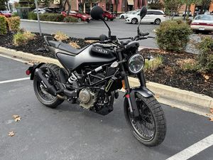 2023 HUSQVARNA® SVARTPILEN 401