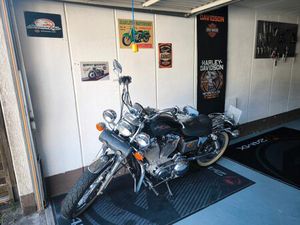 HARLEY-DAVIDSON XL 883 SPORTSTER HUGGER