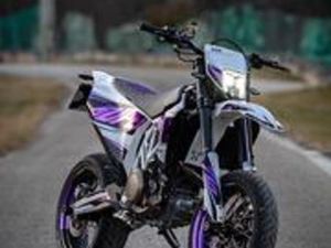 HUSQVARNA 701 SUPERMOTO A2