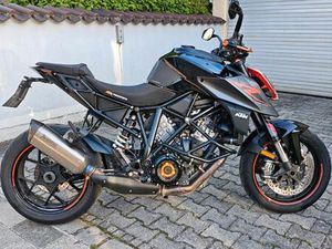 KTM 1290 SUPER DUKE R, AKRAPOVIC, VIEL ZUBEHÖR