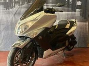 YAMAHA TMAX WHITEMAX AKRAPOVIC