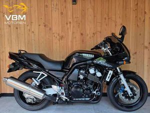 YAMAHA FZS 600 FAZER ZWART