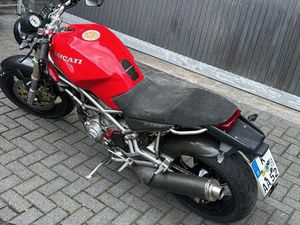 DUCATI MONSTER 900