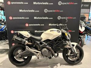 DUCATI - MONSTER 696