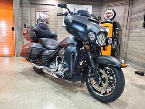 2017 HARLEY-DAVIDSON® FLHTKL - ULTRA LIMITED LOW