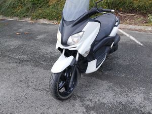 YAMAHA X-MAX 250