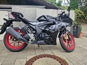 SUZUKI GSX-R 125 SCHWARZ-ROT TÜV 07/2027