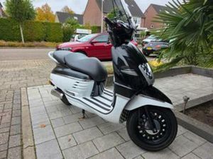 MOOIE PEUGEOT DJANGO SCOOTER TE KOOP! — SCOOTERS | YAMAHA — MARKTPLAATS