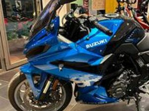 SUZUKI GSX-8R