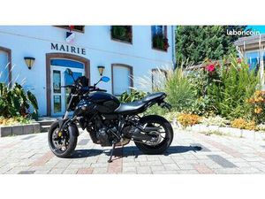 YAMAHA MT07 AKRAPOVIC
