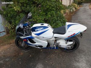 GSX-R SRAD 600 1999 BON ÉTAT