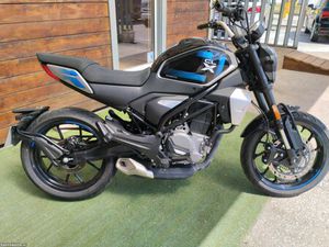 CF MOTO 300CLX COMO NOVA DE 2023