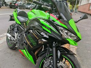 MOTO KAWASAKI NINJA 650
