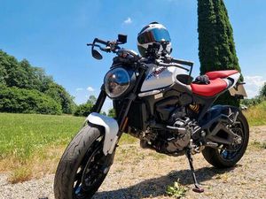 DUCATI MONSTER 937
