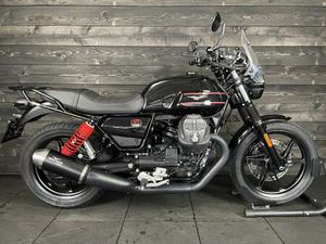 MOTO GUZZI V 7 STONE SPECIAL EDITION ZWART